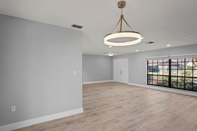 Photo - 8312 Roxboro Dr