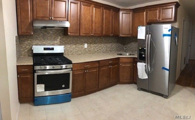 Building Photo - 520 Sheffield Ave Unit 2F