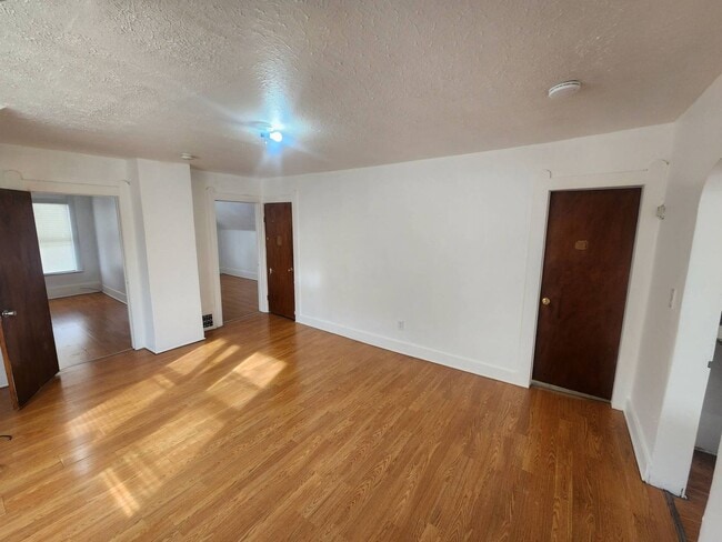 Photo - 1065 E 77th St Unit Upper