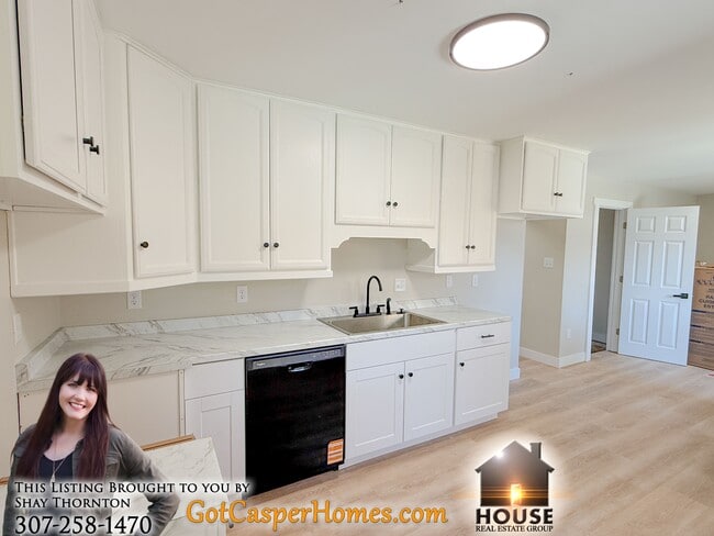 Photo - 2414 E 9th St