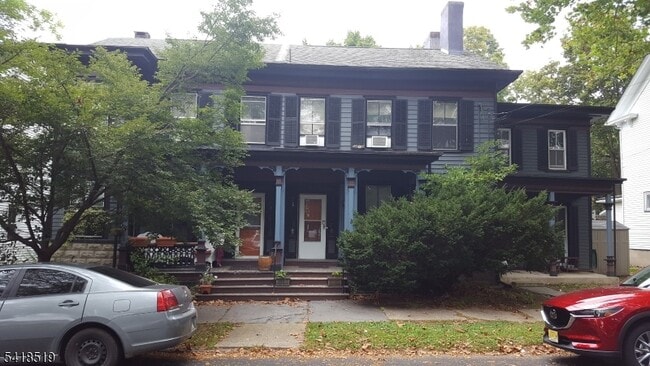 Building Photo - 315 2nd St