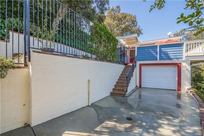 Photo - Views! Enchanting 2+1 Artists Retreat Nestled in Tujunga Hillsides