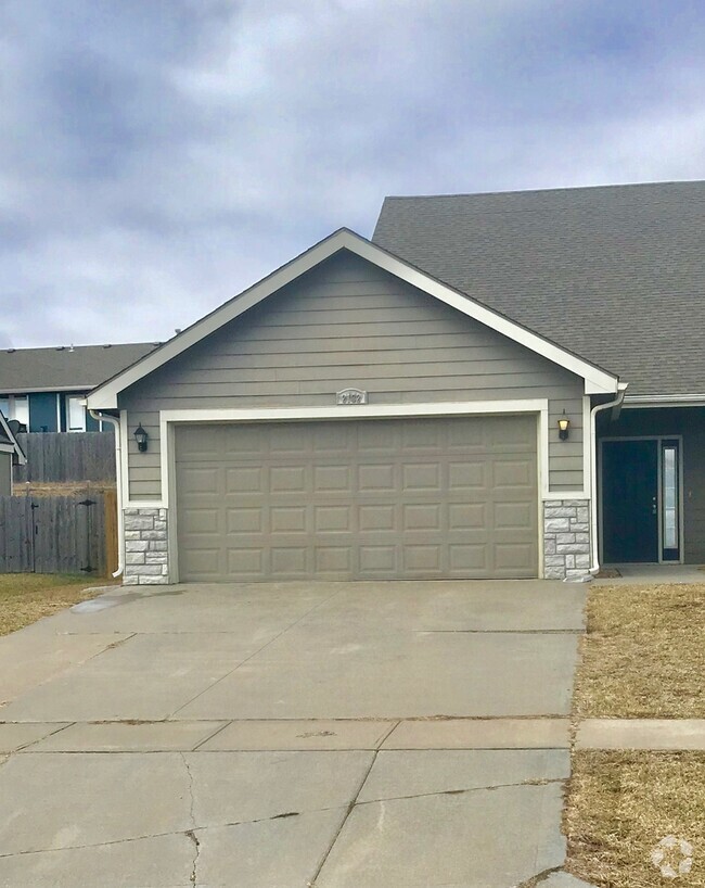 Building Photo - Privacy fenced yard! Rental