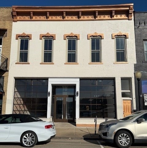 Building Photo - 206 E Main St Unit Commercial Space