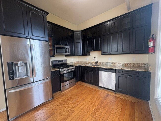 Building Photo - 1 Grand Ave Unit 4