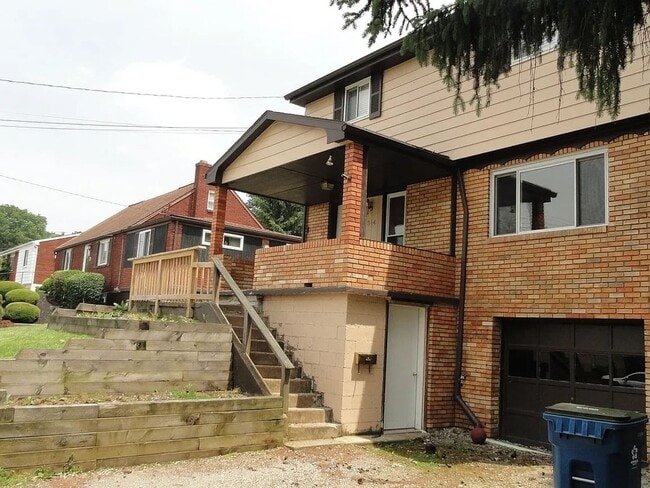 Photo - 314 Lowgar Dr House