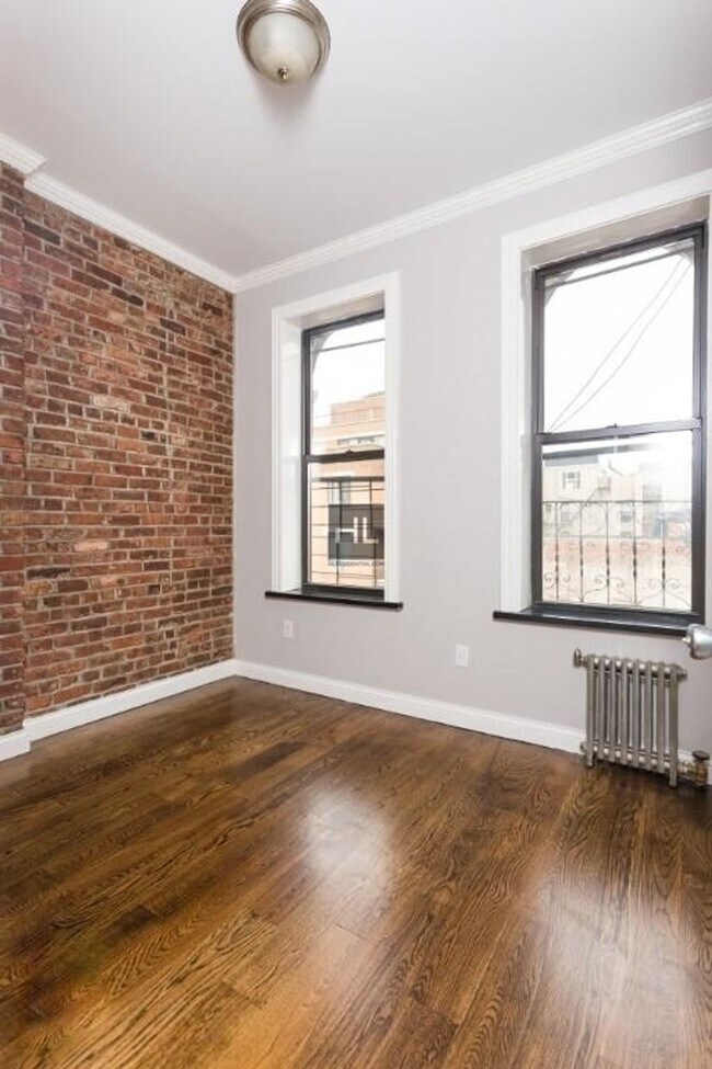 Photo - E 3RD ST. Unidad 5B