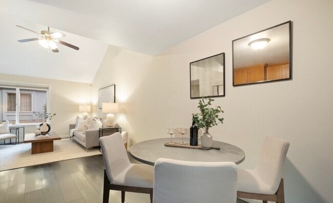 Photo - 4300 NE Sunset Blvd Unidad L3