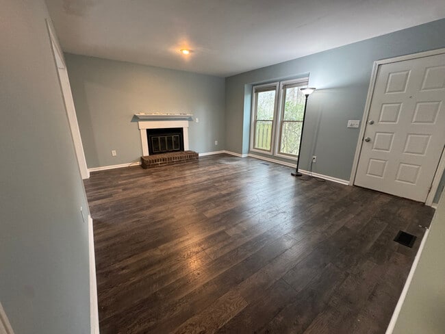 Photo - 1104 Boone Ln