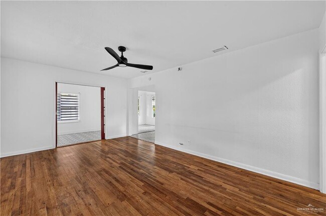 Photo - 18 Redwood Ave