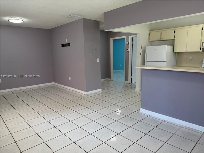 Photo - 837 SE 8th Ct Unidad 4