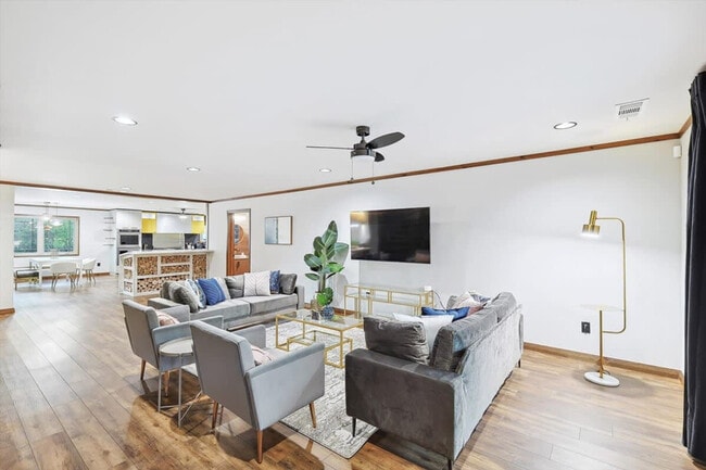 Photo - 15305 Plum Ln Unit ID1019595P