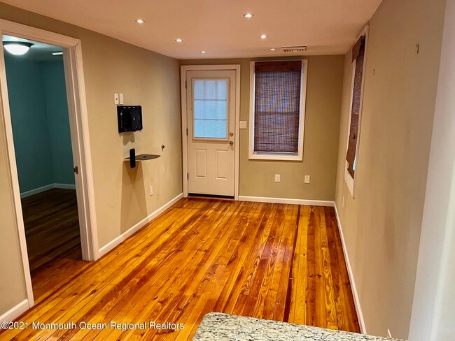 Photo - 425 Sylvania Ave Unit Garage Apartment