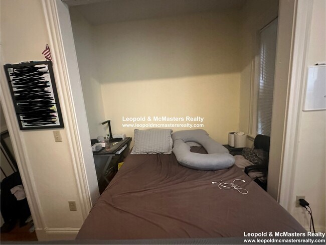 Photo - 50 Queensberry St Unit B