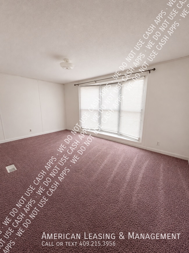 Photo - 2307 N John Redditt Dr