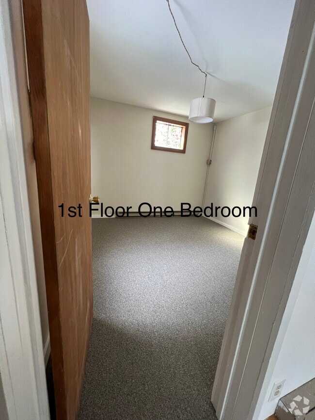 Building Photo - 25 Adirondack Ave Unit One Bedroom First Floor Rental