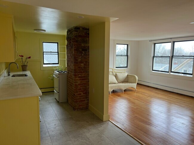 Photo - 31 Pleasant St Unit 3