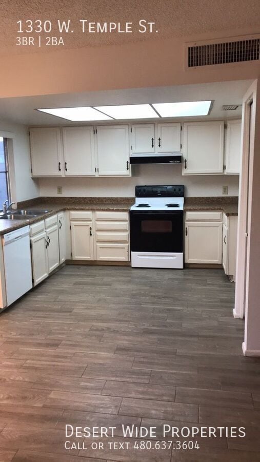 Photo - 1330 W Temple St