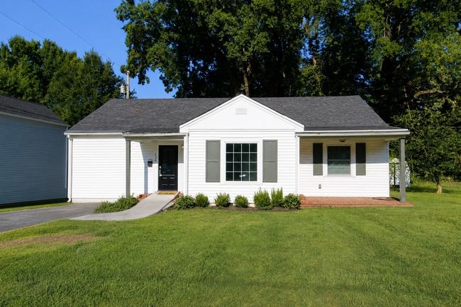 Building Photo - 826 North Dr