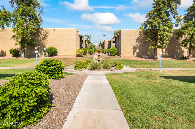 Photo - 3825 E Camelback Rd Apartment Unit 107