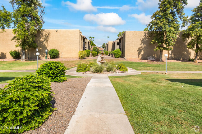 Building Photo - 3825 E Camelback Rd Unit 107 Rental