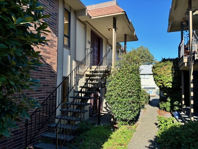 2nd Floor unit - 10210 SE 239th St Unit #12