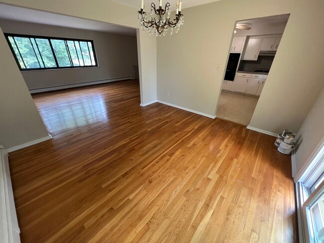Building Photo - 429 10th St Unit 2 Rental