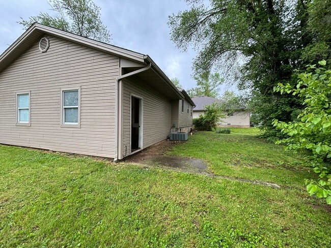 Photo - Available Now 2 bedroom 1 bathroom with 2 car garage