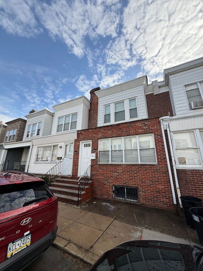 Modern 4 bedroom Home-Southwest Philadelphia - Modern 4 bedroom Home-Southwest Philadelphia