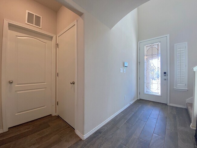 Photo - Gorgeous 4bed/3.5bath with 2 Master Bedrooms!