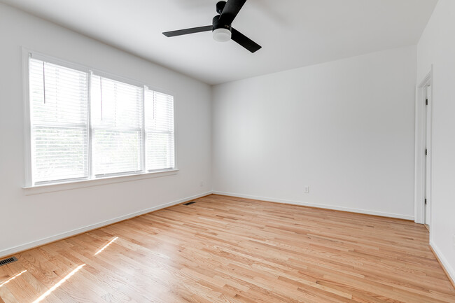 Photo - 121 E 12th St House