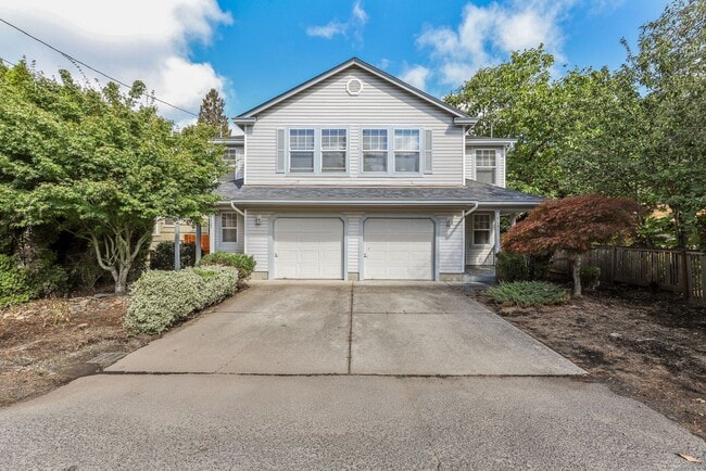 Building Photo - Updated SE Portland Townhome - Near Woodstock