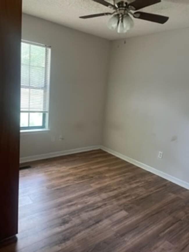 Photo - LARGE 4 BEDROOM 3 BATH HOME AVAILABLE NOW