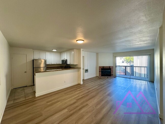 Building Photo - For rent I! Beautiful 2 Bed, 2 Bath Condo-Complex at La Costa