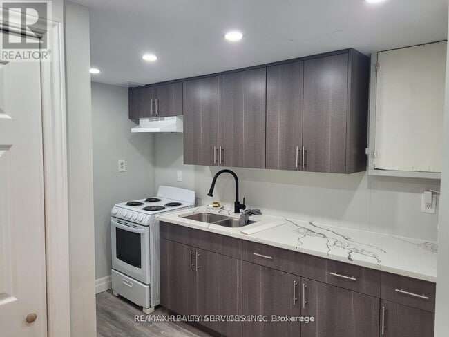 Photo - 17 Renny Crescent