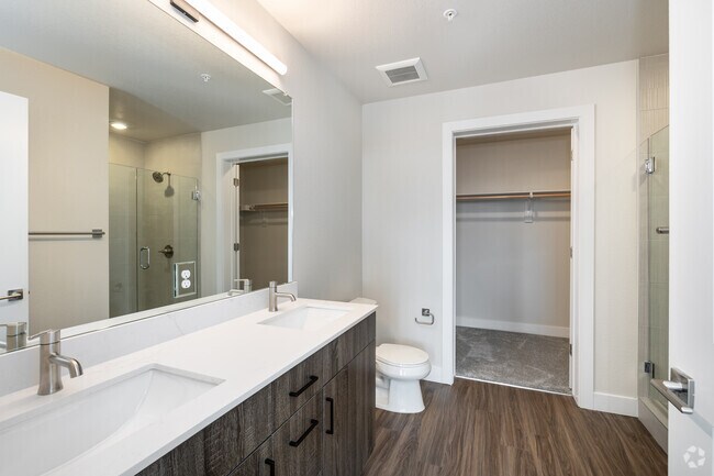 2BR, 2BA - 990SF - Reserve B - Primary Bathroom