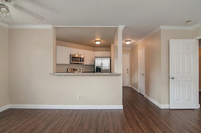 Photo - 7405 Charmant Dr