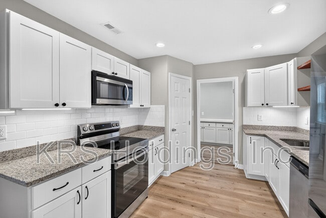 Building Photo - 1507 Robinhood Rd