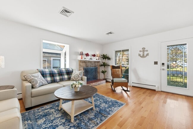 Photo - 627 Walnut Ave