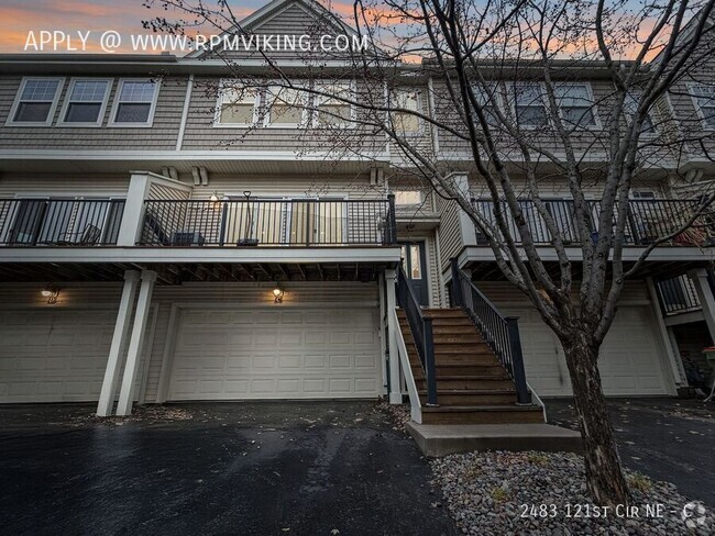 Building Photo - 2br 2.5ba 1cg ~ Security Deposit Free Alte... Rental