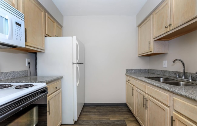 Photo - Summertree 7701 Sharon Dr