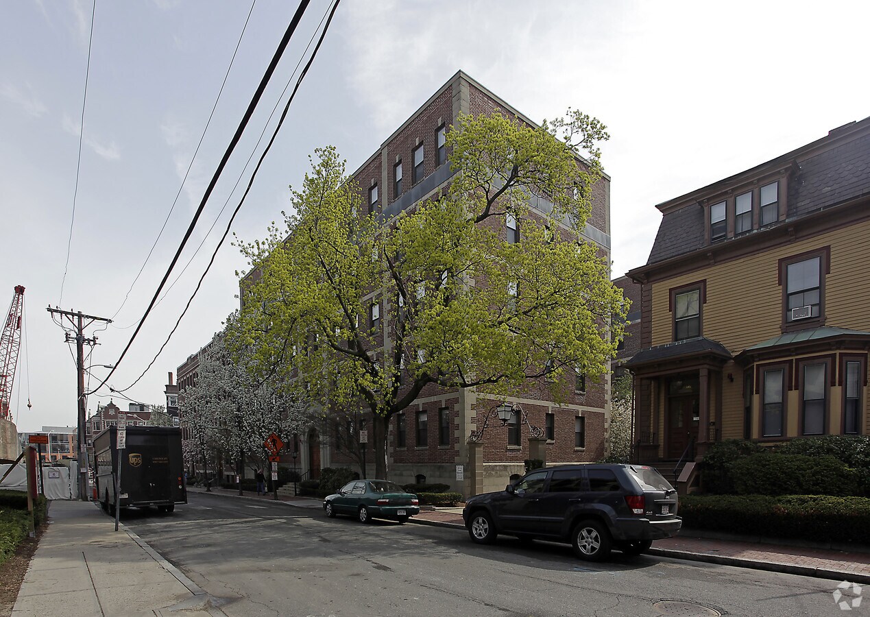Photo - Harvard University Housing