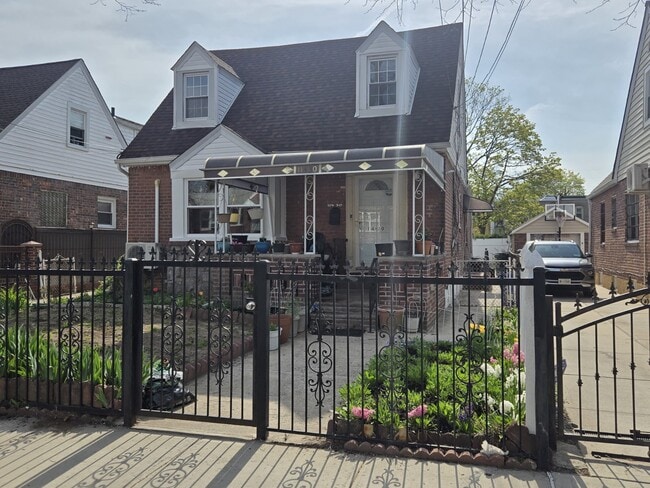 Building Photo - 114-30 204th St