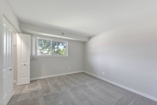 Acclaim at Hinsdale Lake