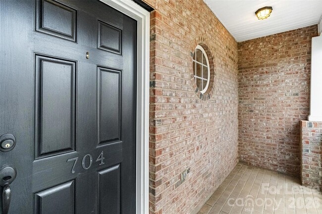 Photo - 704 Deercross Ln