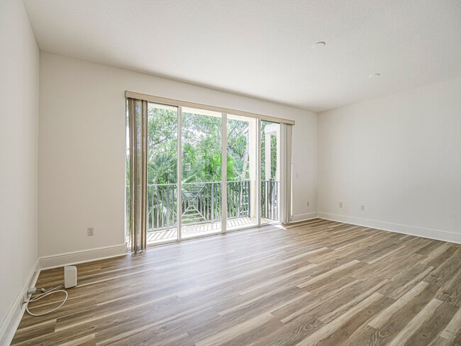 Photo - 1630 42nd Square