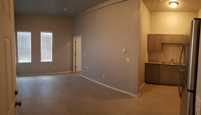 Building Photo - 3016 E 5th Ave Unit 2 Rental
