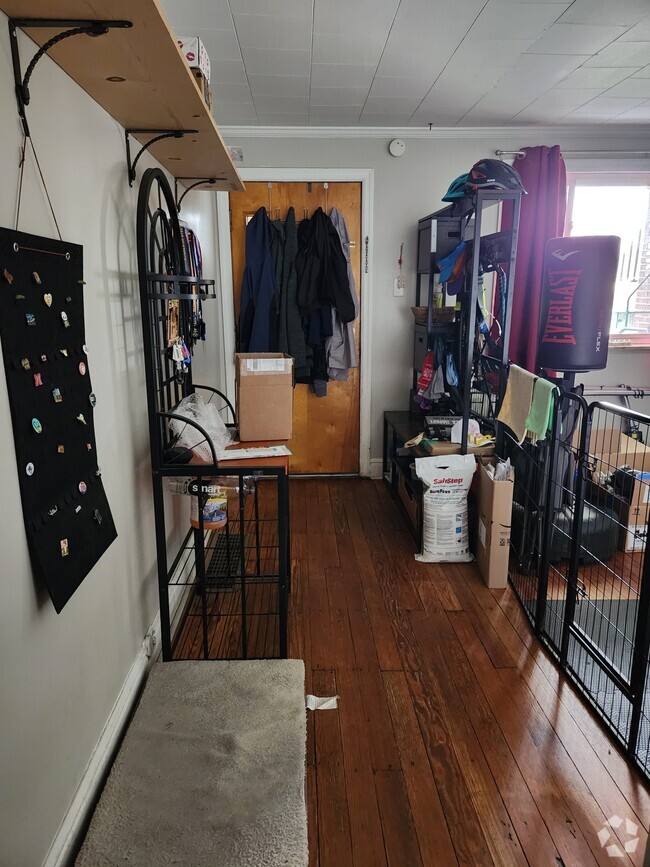Building Photo - 4243 Gladstone St Rental