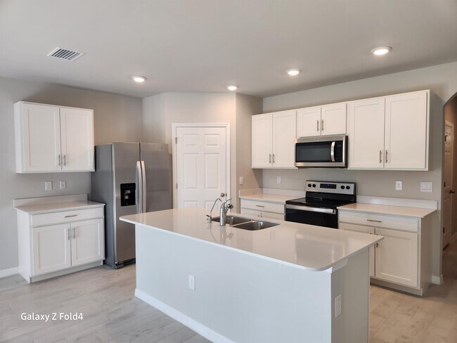 Photo - 20580 Charles St