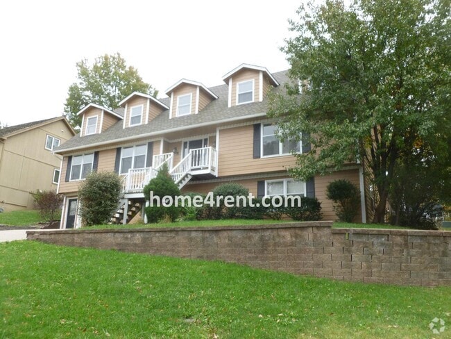 Building Photo - Gorgeous Lake Home w/ Beautiful Walking Tr...
